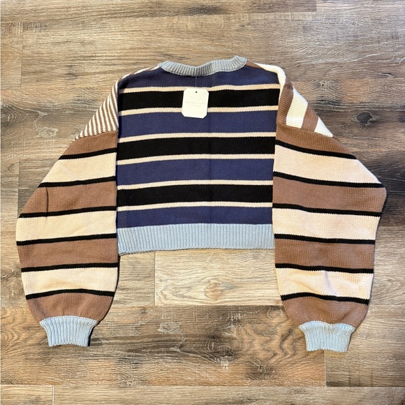 Altar’d State Sweater - Picture 4 of 5